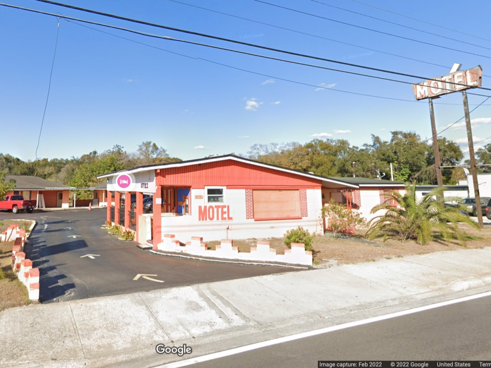 Tampa police are investigating the death of a 4-year-old girl found in a Tampa motel room Monday. 