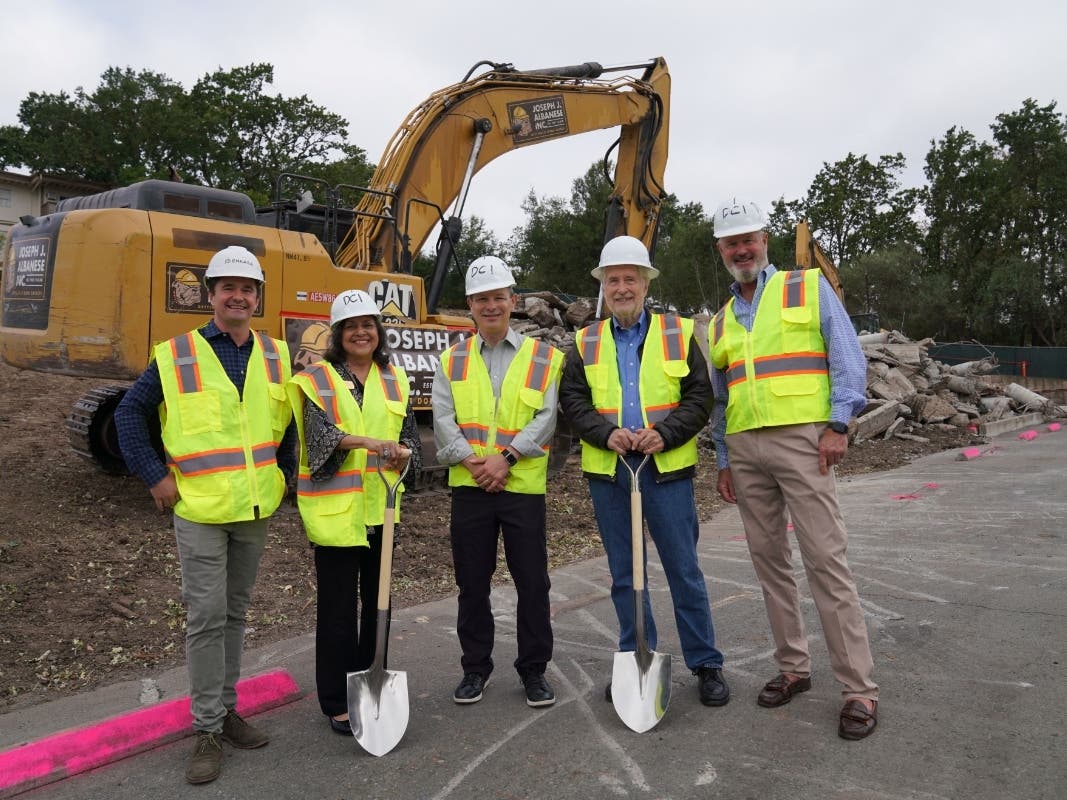 Last week, City representatives joined developers Jeff Stone and Brian Griggs to celebrate the groundbreaking for Oak Hill, a new 85-residence condominium community at 1001 Oak Hill Road in downtown Lafayette, CA.
