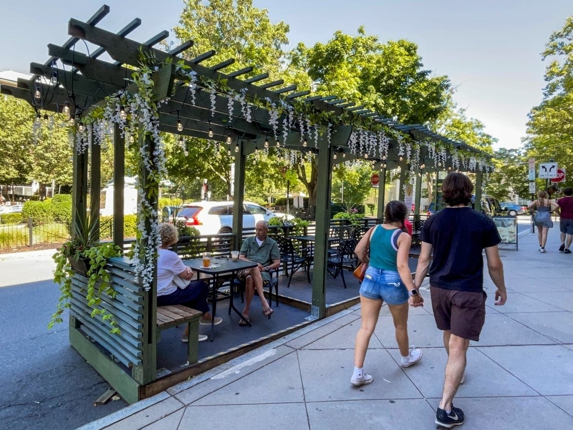 The law takes aim at a new practice that restaurants gripe can lead to canceled reservations and lost revenue. 