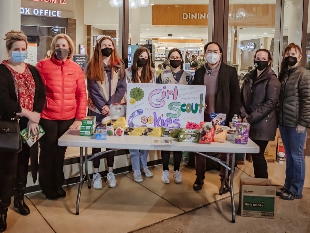 Mayor of Moorestown and GSCSNJ Board Member Nicole Gillespie, Congressman Andy Kim, and GSCSNJ CEO Ginny Hill, are joined by volunteers and Girl Scouts from Troop 28105 at a cookie booth at Moorestown Mall.