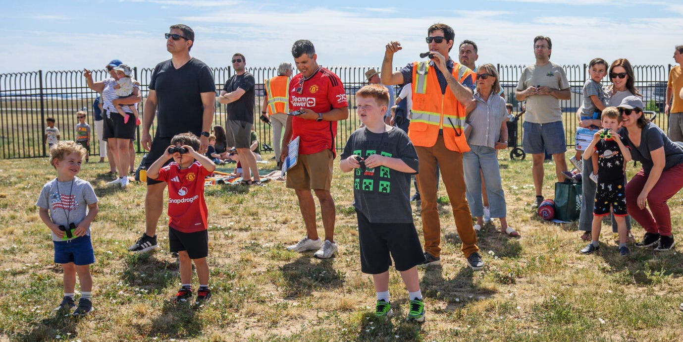 Little Wings: Plane Spotting