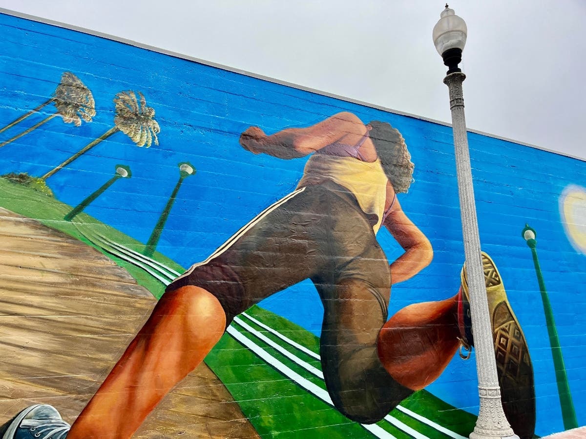 Laguna Beach is home to an abundance of colorful murals, and one of the city's newest murals is located on the corner of Mermaid Street and Glenneyre Street. 