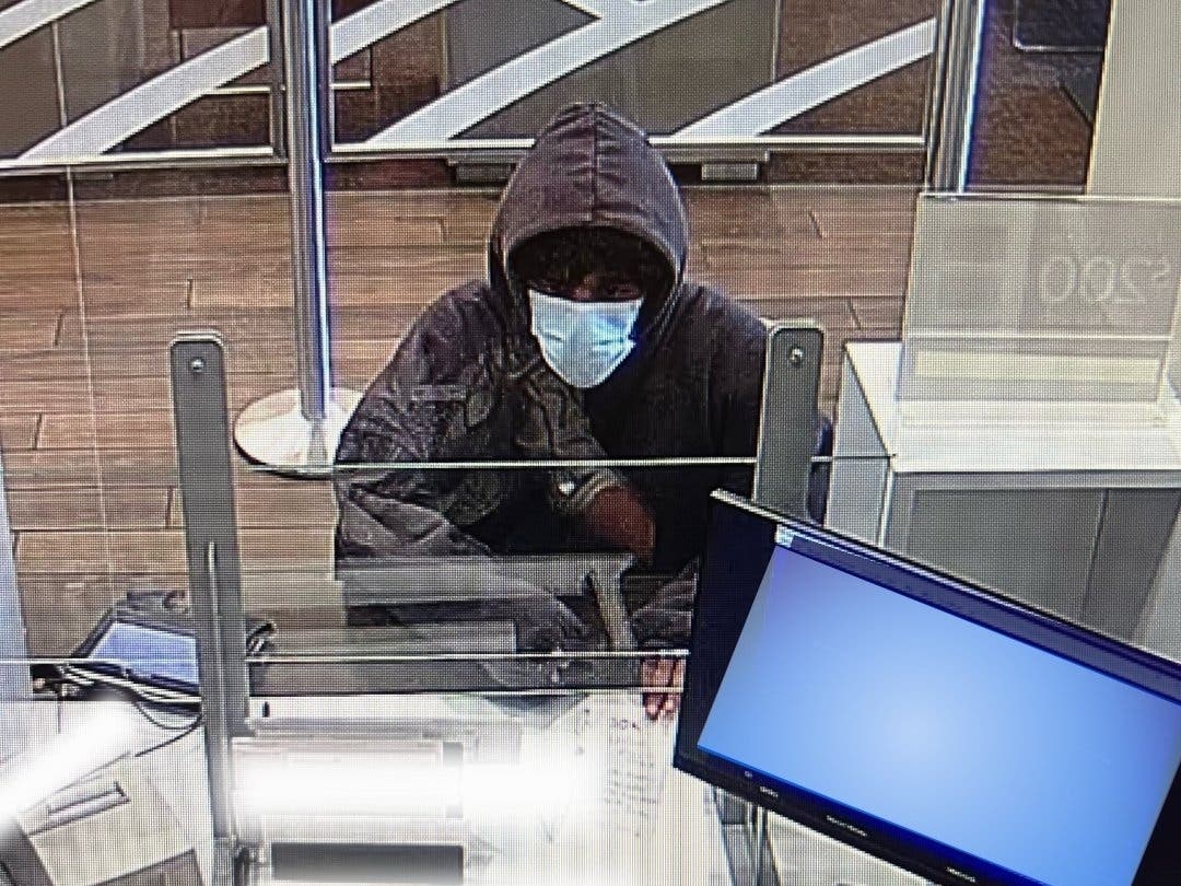 A Mission Viejo man was arrested in connection with several bank robberies this week, the Orange County Sheriff's Department said Monday. 