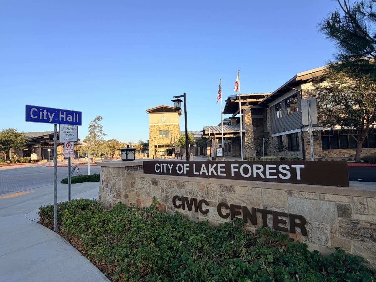 Lake Forest voters will determine if residents who have served on the City Council should be able to run again in the future.