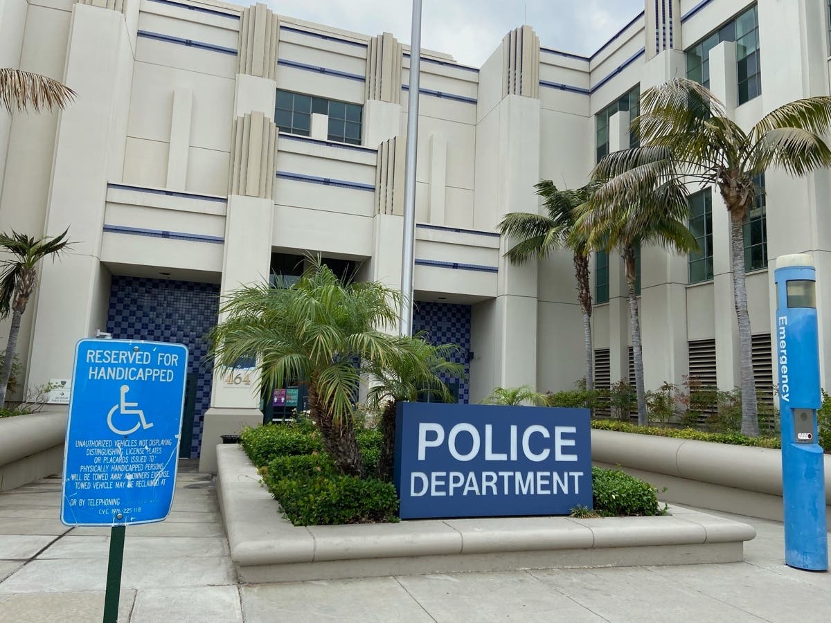 Members of the Beverly Hills community came together Saturday to honor the life of detective Les Zoeller.