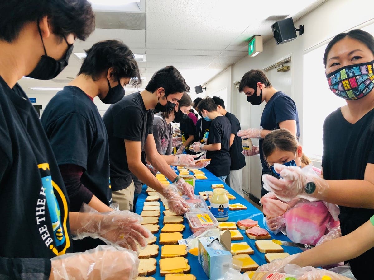 Students from schools around the San Fernando Valley came together to pack lunches for individuals experiencing homelessness.