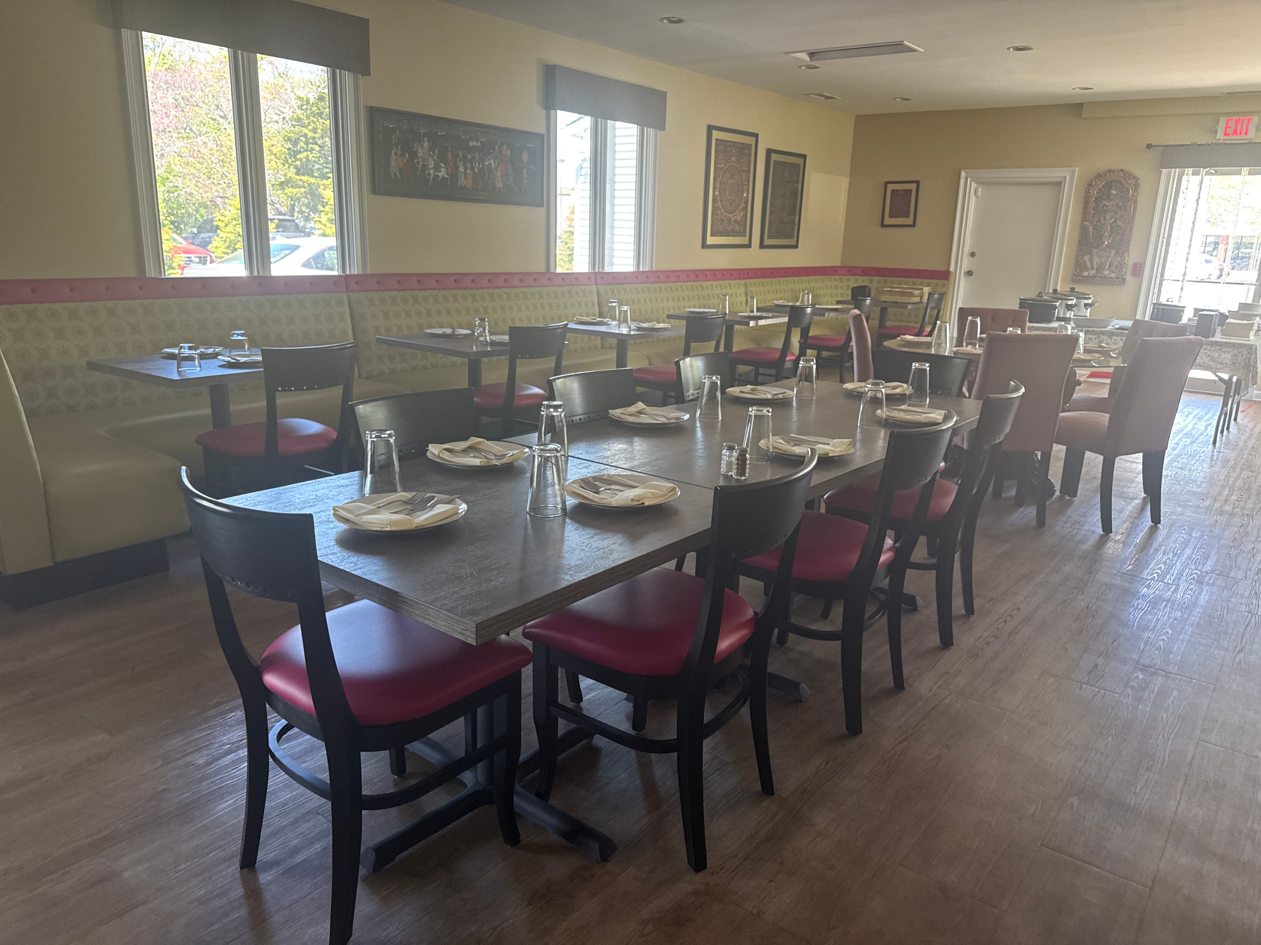 Curry queen restaurant Online Auction like new 