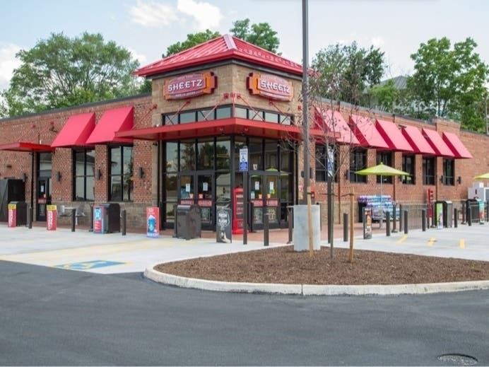 Sheetz, a popular mid-Atlantic gas station and convenience store chain, is adding a new metro Detroit location.