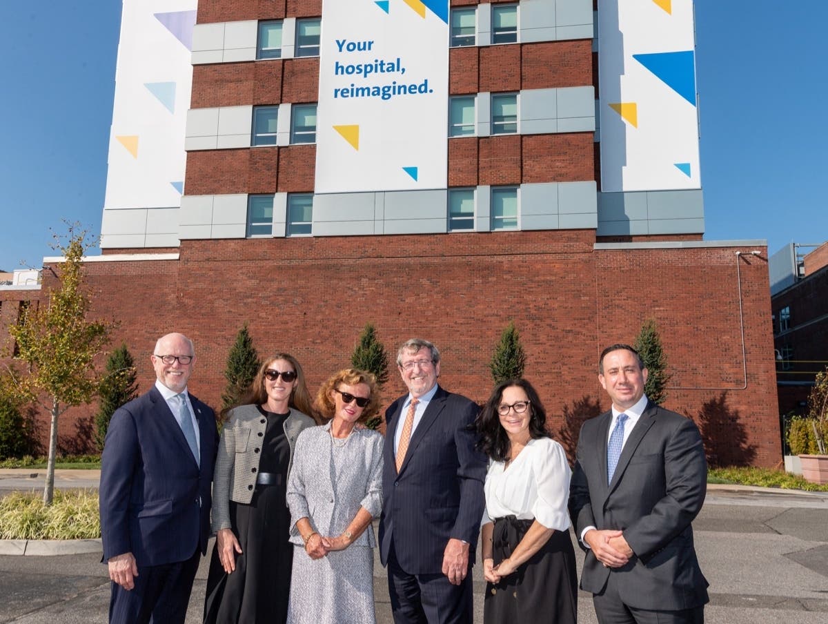 Entenmann family members and Northwell Health executives celebrate the family’s gift to South Shore University Hospital, the largest in the hospital’s history. 