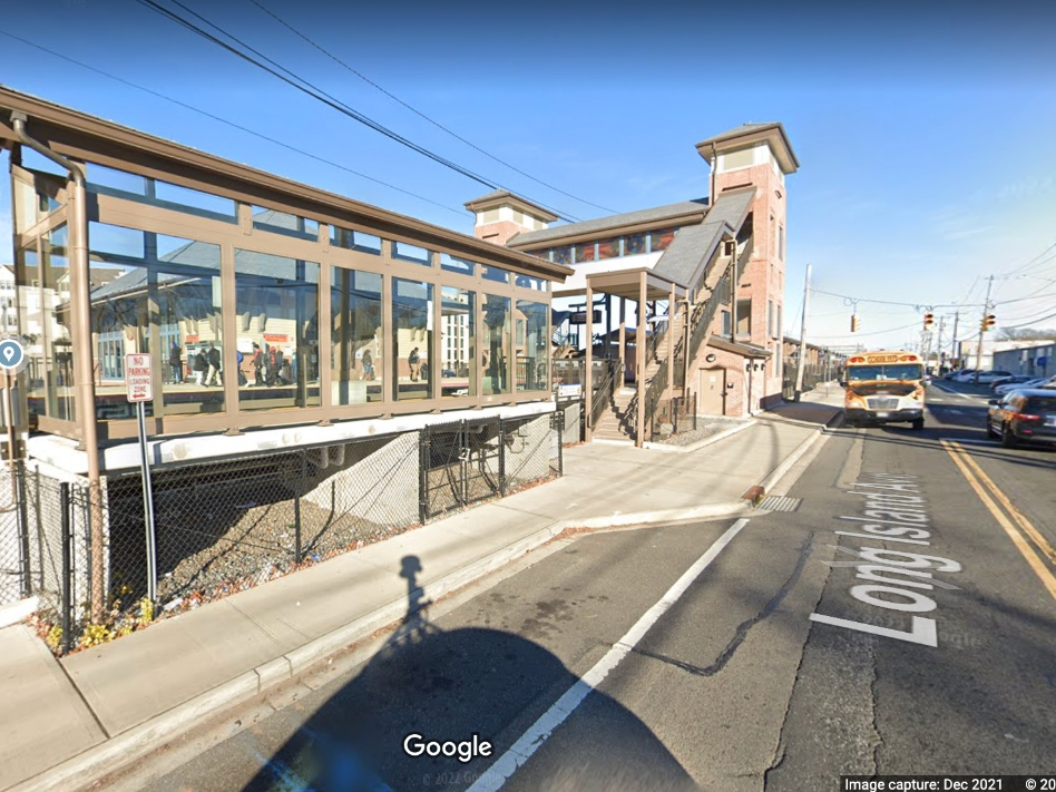 Man Fatally Struck By LIRR Near Wyandanch Station MTA Deer Park, NY