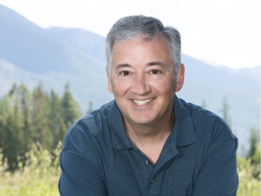 Dr. Ricardo A. Fernandez, an EPCHS alum from the Class of 1984, has built a distinguished career in physical therapy and has volunteered and raised money for numerous charities.