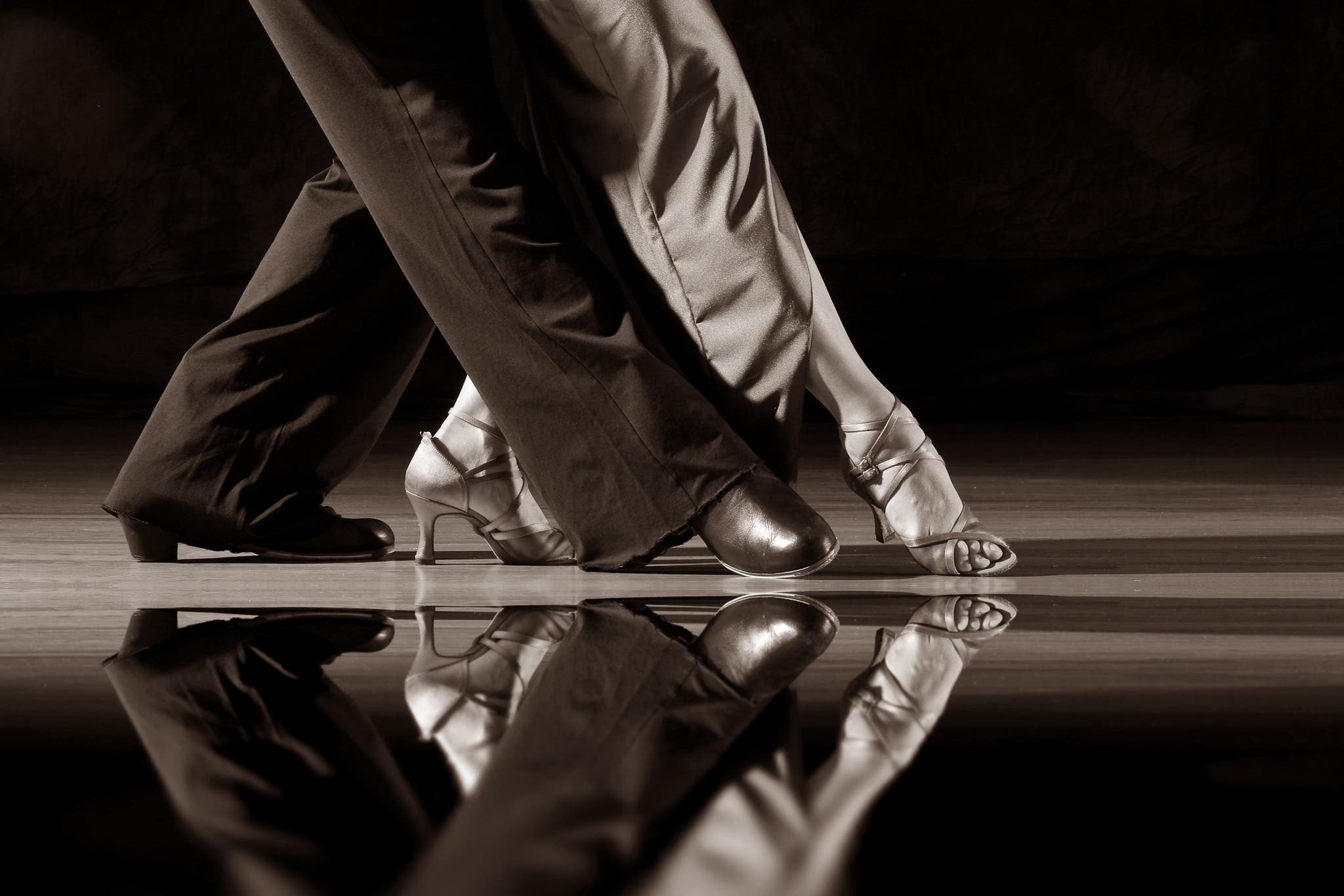 Ochos & Pivots: The Hidden Geometry of Tango (Pre-Intermediate and up)
