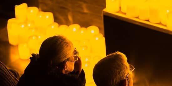 Candlelight: Neo-Soul Favorites ft. Songs by Prince, Childish Gambino, & More