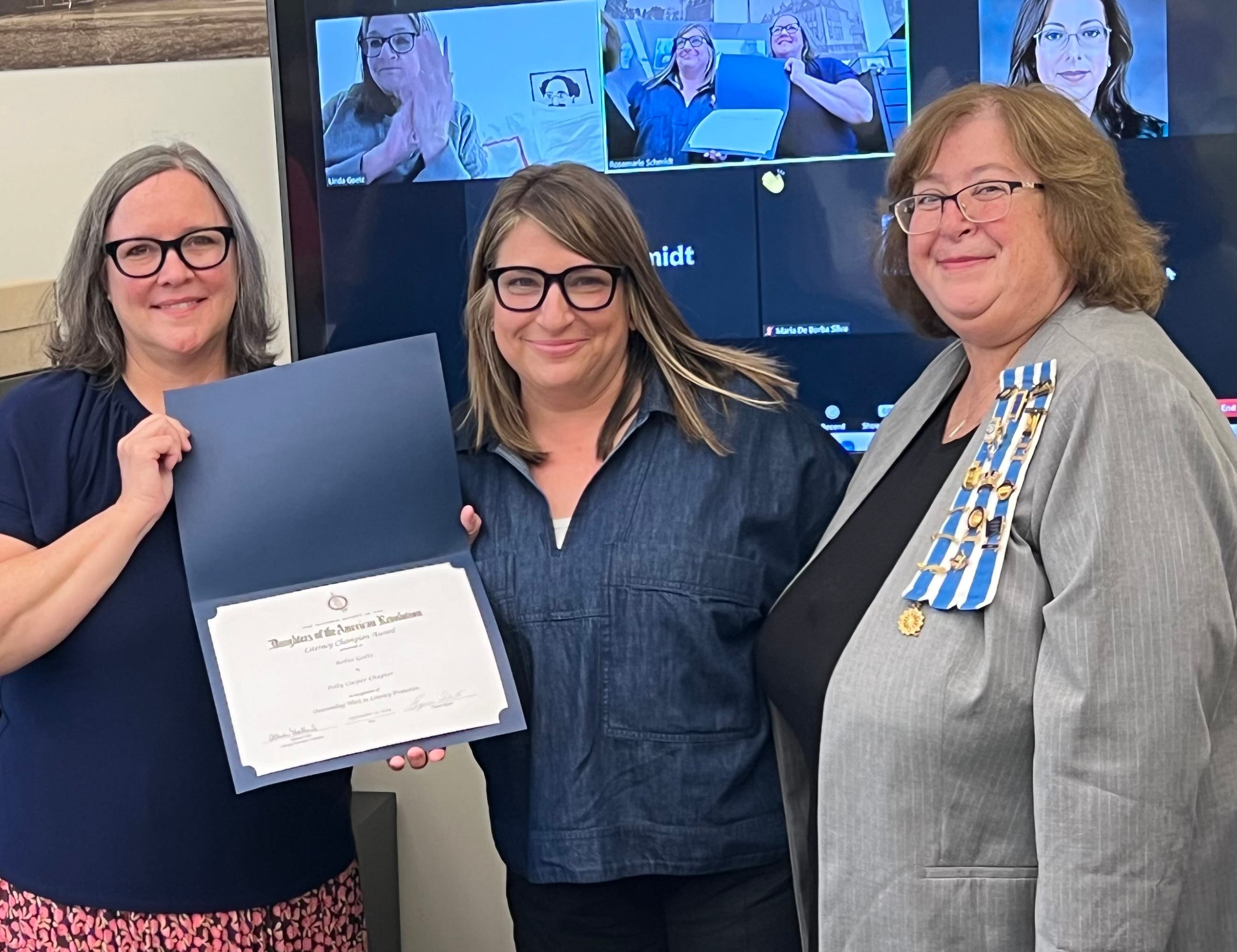 Robin Goetz receives Literacy Champion Award