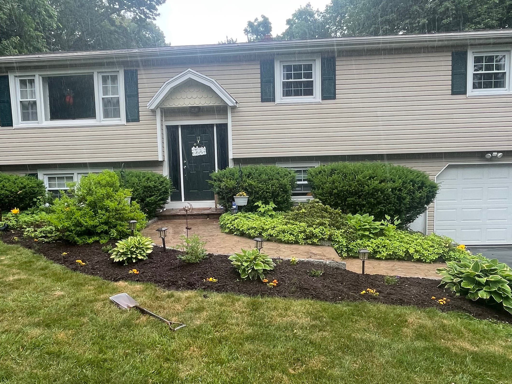 Thomas Shoreline Landscaping 🍃 If anyone needs any weeding, mulching or trimming! Call me