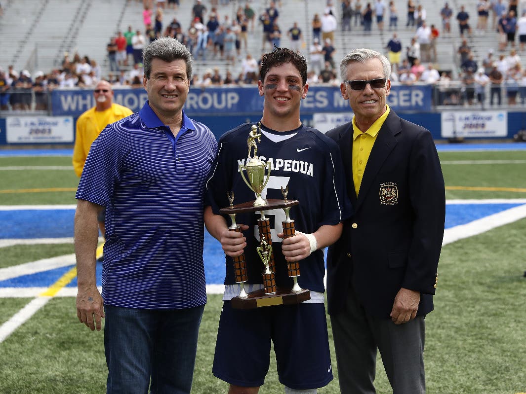 Thomas Greenblatt received the MVP award from Vincent Sombrotto, left, and James C. Metzger.