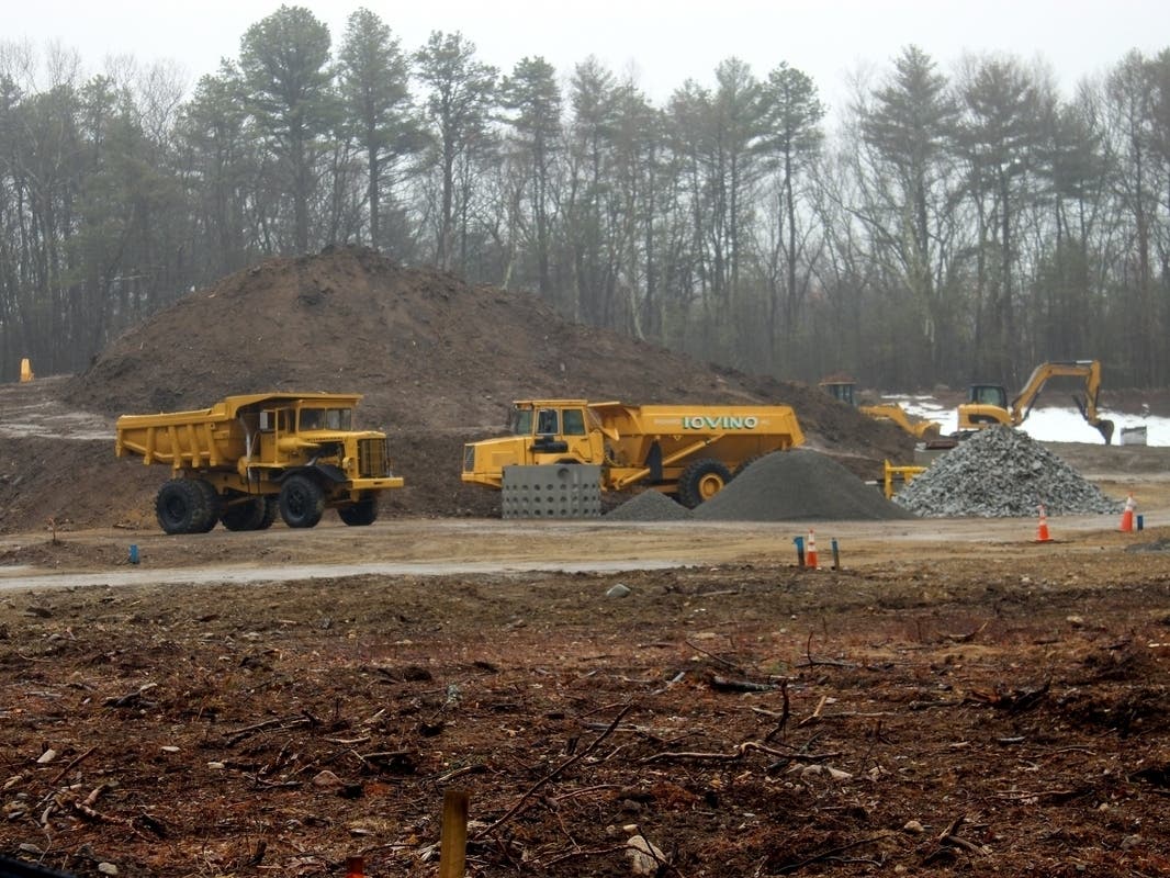 660 townhouses, apartments and single-family homes may be built across from Freehold Raceway Mall.  