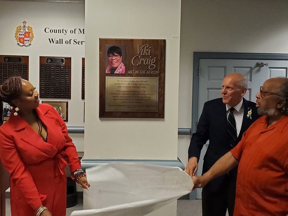 Viki Craig, co-founder of Art in the Atrium and a champion of African American Art, was honored earlier this month with a plaque. 