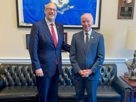 Connecticut Children’s Chief Operating Officer Bob Duncan, left, and U.S. Rep. Joe Courtney, D-2nd District.