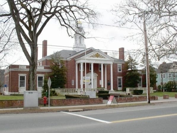 Simsbury selectmen this week have approved a new three-year contract to officially hire the mayor of Poughkeepsie, N.Y., to be the  new town manager starting in January.