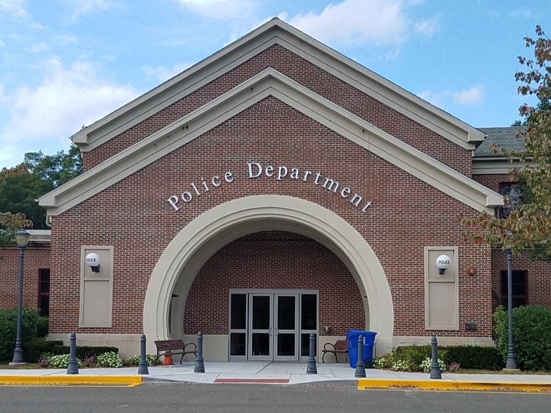 The Farmington Police Department last week announced it is seeking applicants to apply for entry-level police officer positions in town.