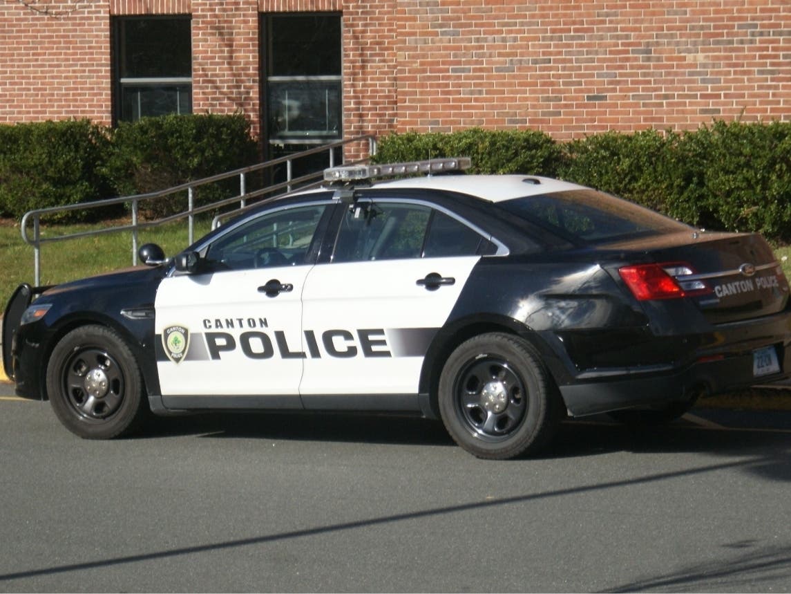 Canton police officers this weekend will be outside a prominent local shopping destination to collect coins and cash for the Connecticut Special Olympics.