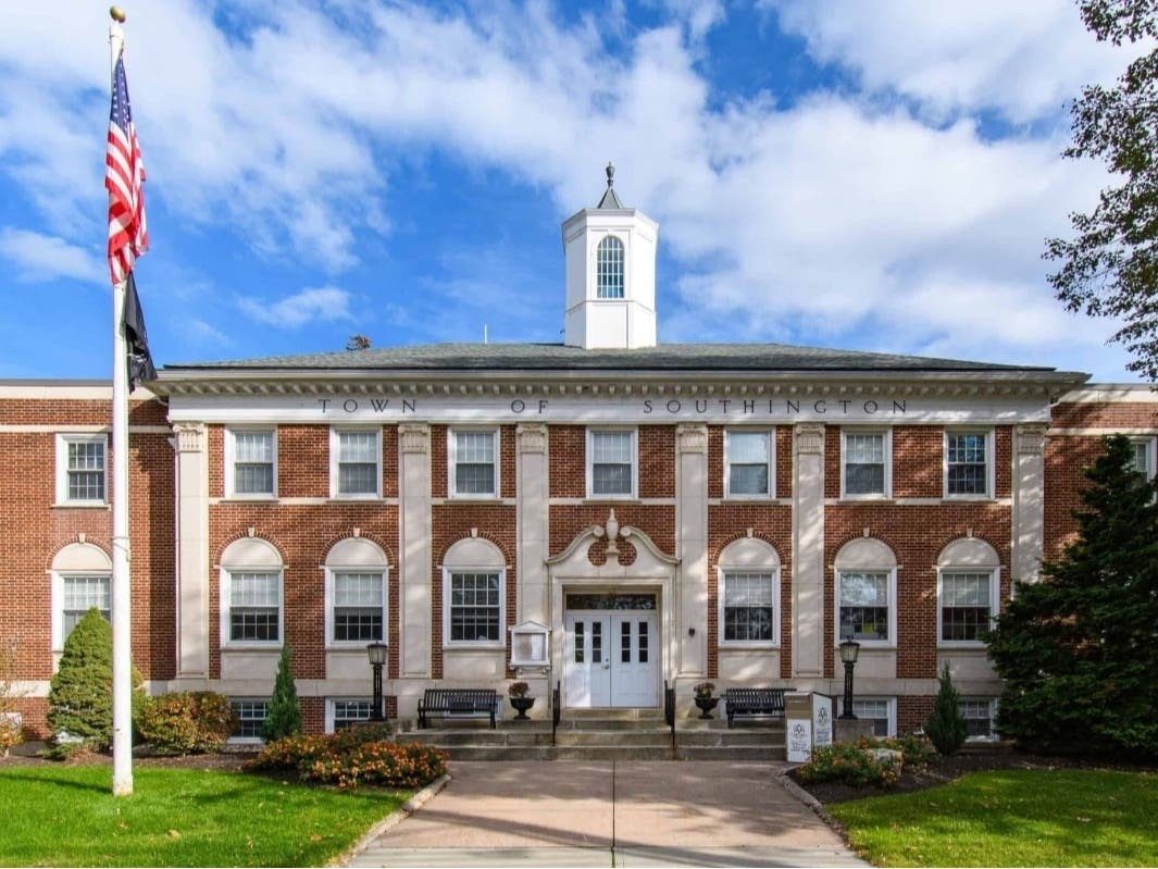 Southington officials are warning residents and businesses with delinquent tax or sewer accounts to resolve outstanding balances.