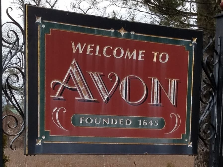Avon voters have until Friday to register online or by mail for the Nov. 3 election, a public flu clinic comes to Town Hall Thursday, and the Friends of the Avon Library hold a three-day used book sale.