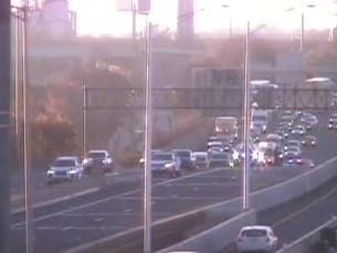 A multi-vehicle accident on Interstate 91 in Hartford Monday morning is causing a major traffic backup.
