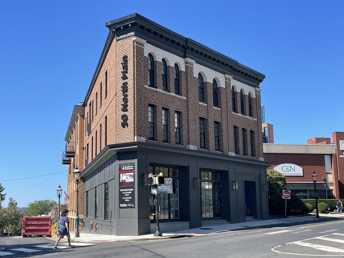 The new Waters Edge Winery & Bistro opened on Saturday at 50 North Main Street in the heart of Doylestown Borough.