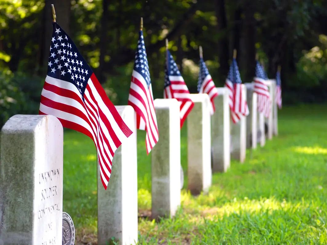 This site marks the resting place of soldiers who died during the Continental Army’s December 1776 encampment in Bucks County. 