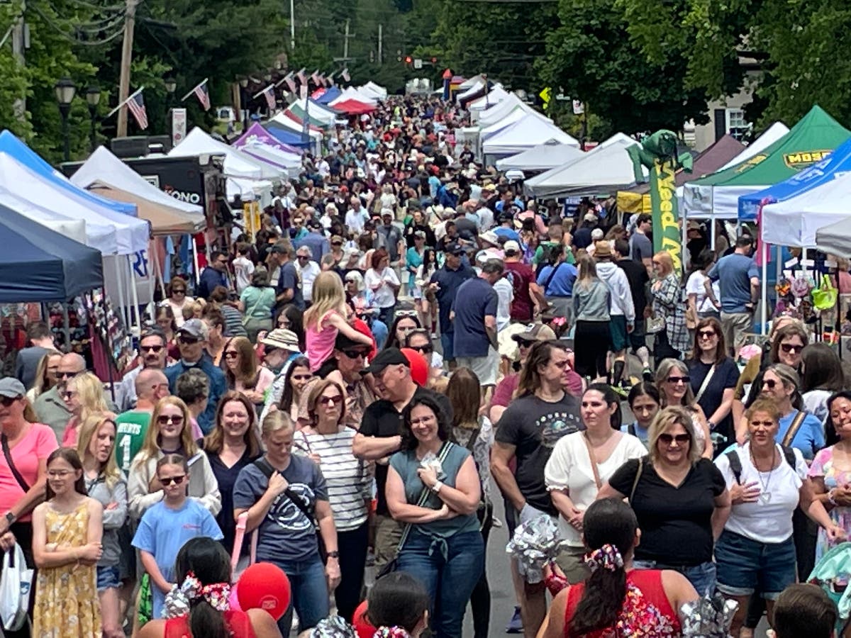 Thousands Jam Sycamore For Another Successful Newtown Day
