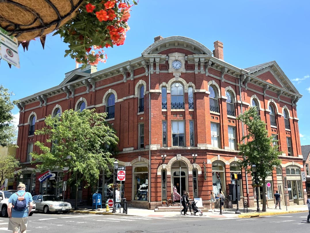 Among the businesses taking part is Lilies of the Field, a hometown boutique selling women’s clothing, shoes, accessories, jewelry, underwear and loungewear, and grooming products for men.