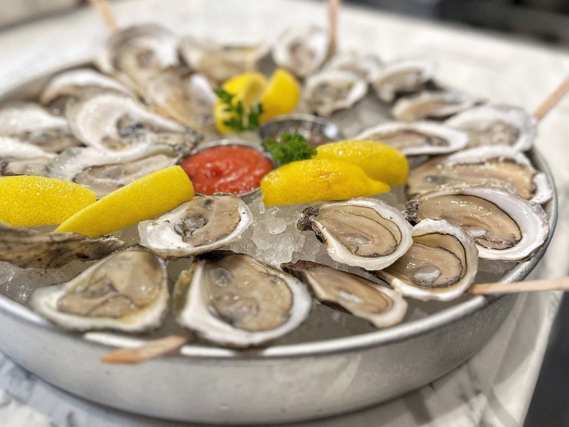 A popular feature at Blue Point is its Oyster and Wine Mondays, which features discounted oysters, oyster tastings, and oyster wine pairings.