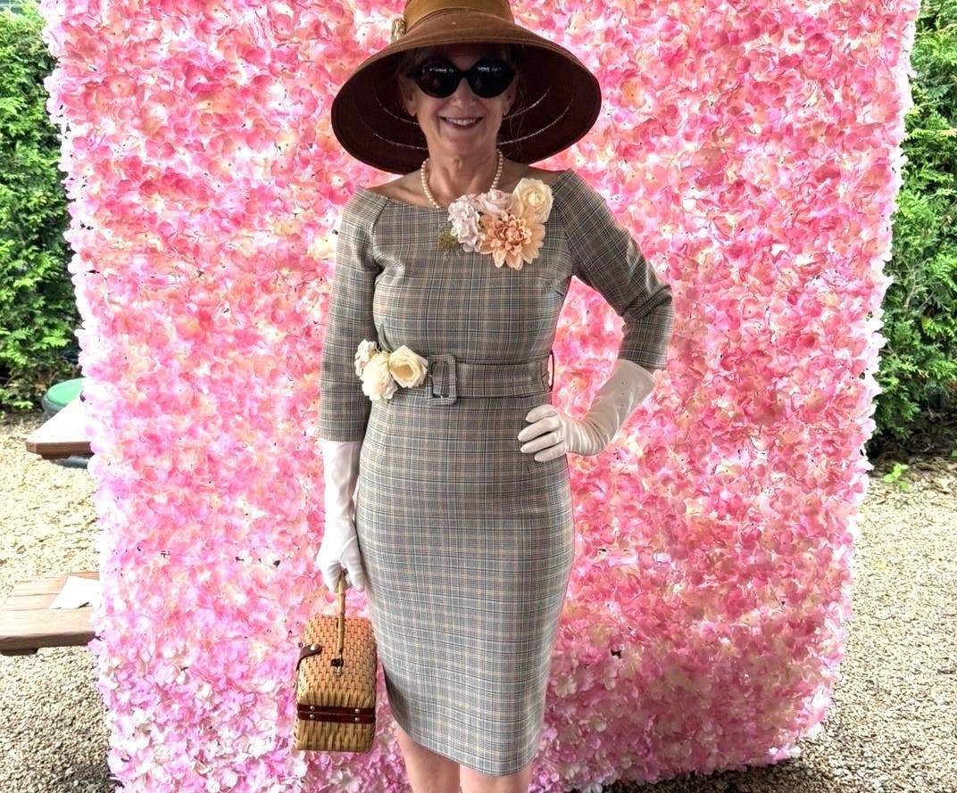During the event, guests will have their photograph taken in a glamorous cocktail dress, vintage clothing, period fashions, favorite jeans and T-shirts, favorite outfit, and anything in between. 