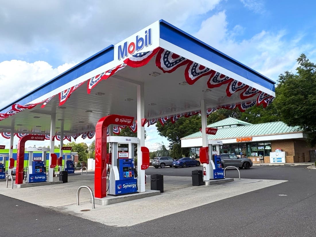 A Flagship Carwash is slated to replace the existing Mobil Station and Dunkin Donuts at Easton and Swamp roads.