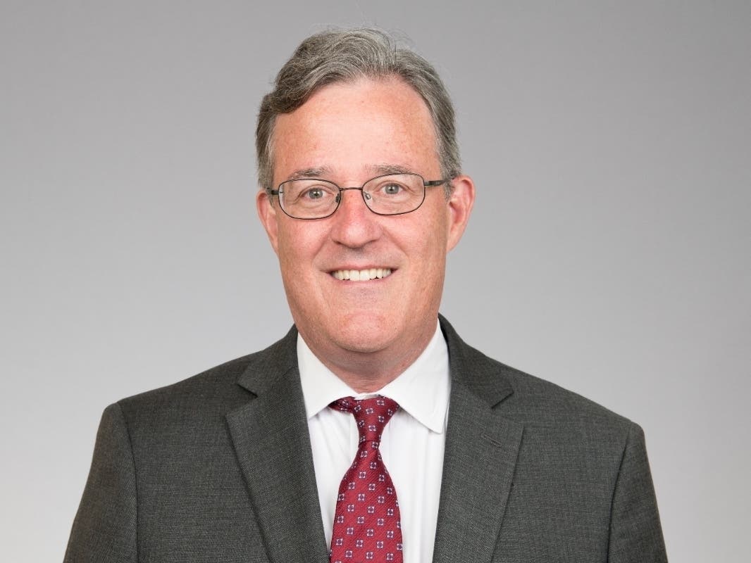 photo studio, portrait, individual, Bridgeport, Saint Vincents Medical Center, Fairfield Region, Hartford HealthCare, 2024, man, male, VP, V