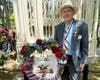 Barry Schwoerer, President Sgt Maj John Champe Chapter, with chapter wreath in front of the Tomb of James Monroe