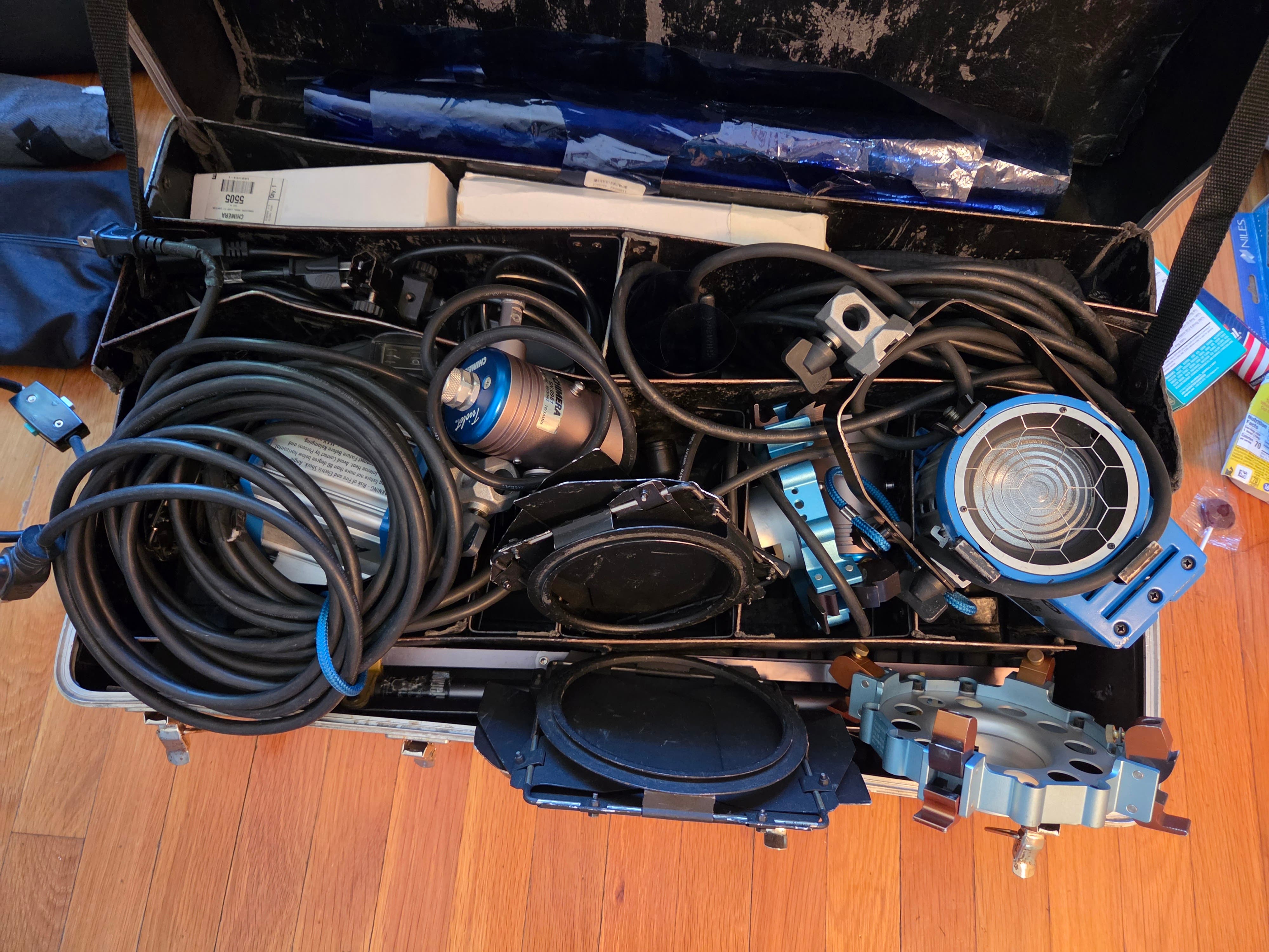 Chimera Lighting Kit, Arri 300 Fresnels Professional LightKit photographer READ $400 OR BEST OFFER