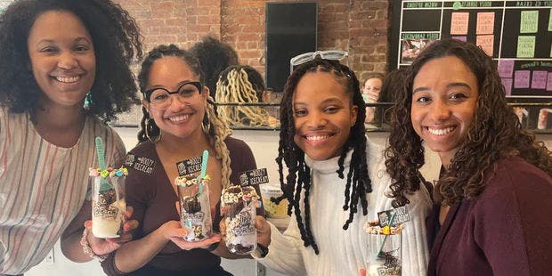 Boozy Sundae Decorating Class - Manhattan