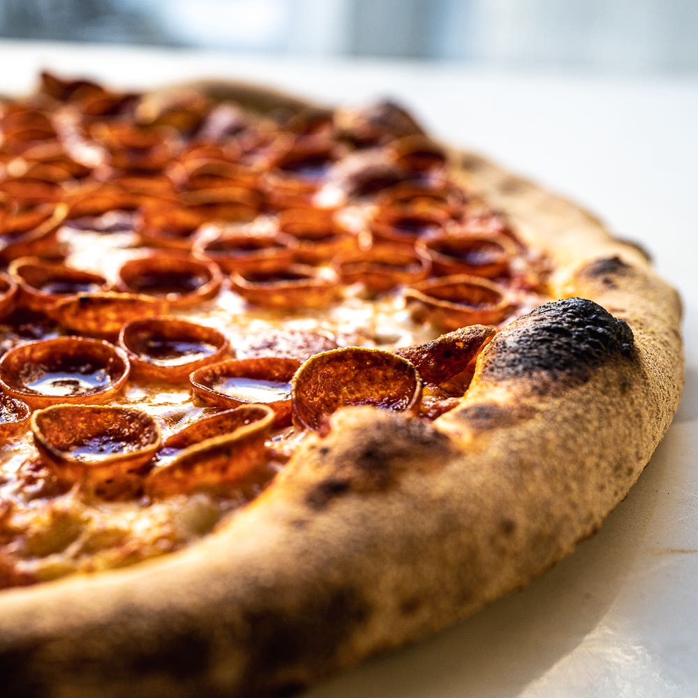 Parashades Pizza & Cocktails