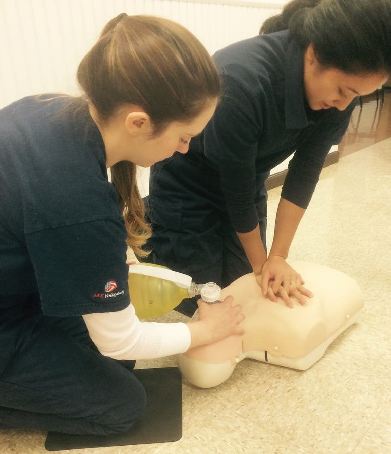 https://patch.com/img/cdn20/users/2642922/20171226/111729/styles/raw/public/processed_images/cpr_training1-1514304979-5971.jpg