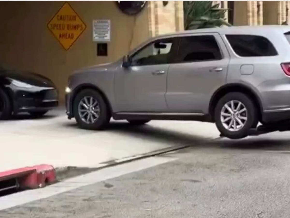 Laughing Tow Truck Driver Steals ICE Agent's SUV During Immigration ...
