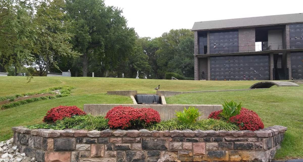 Calvary Cemetery & Mausoleum