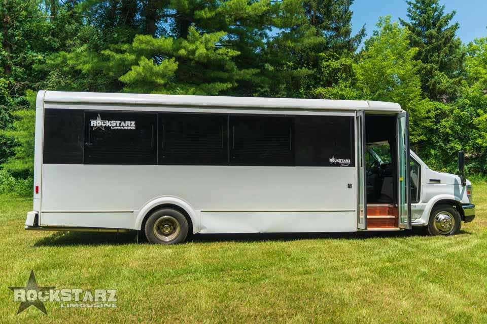 Rockstarz Limousine & Party Bus