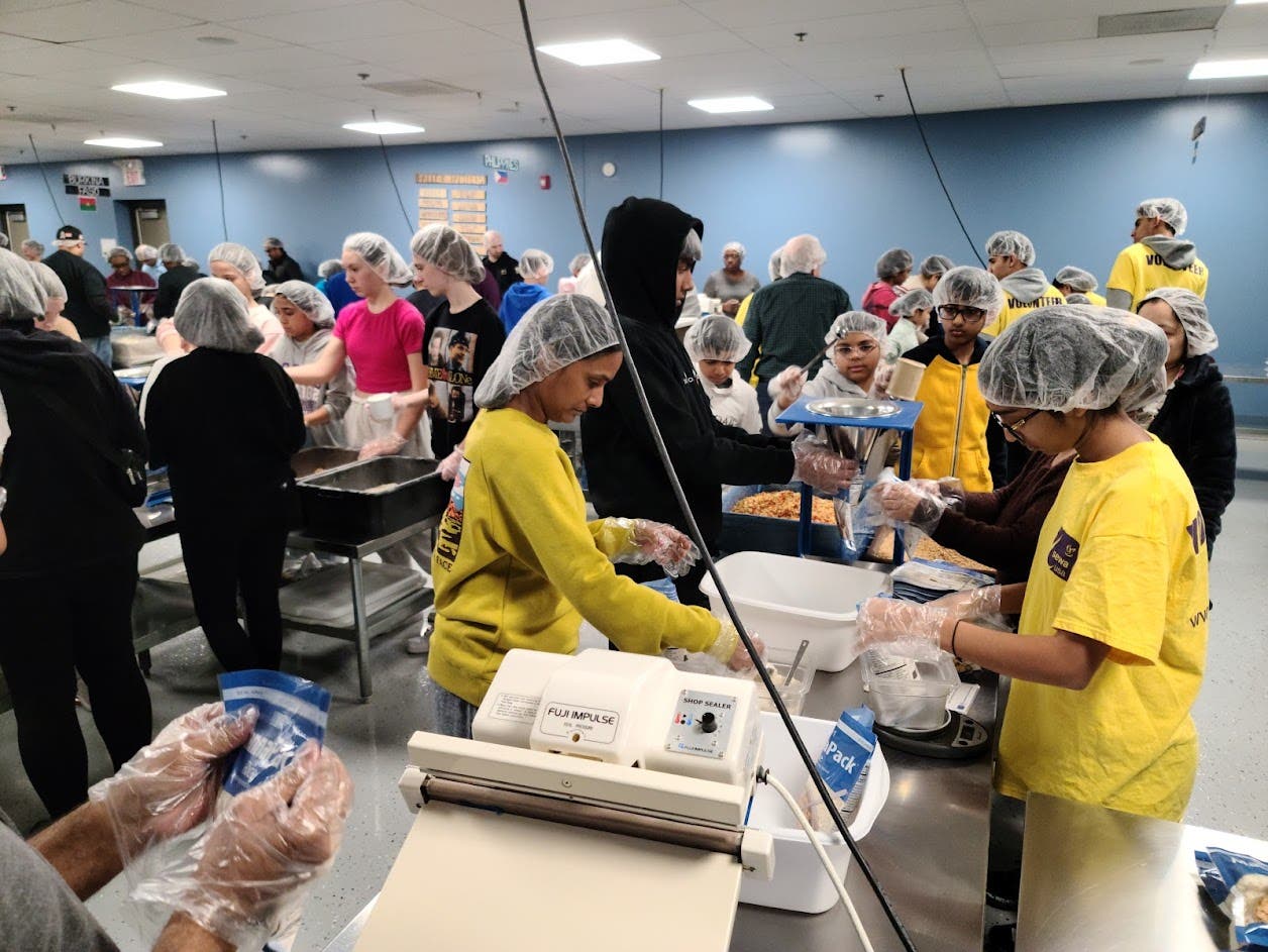 Sewa LEAD members volunteering at FMSC (1) Sewa LEAD members volunteering at FMSC (1)