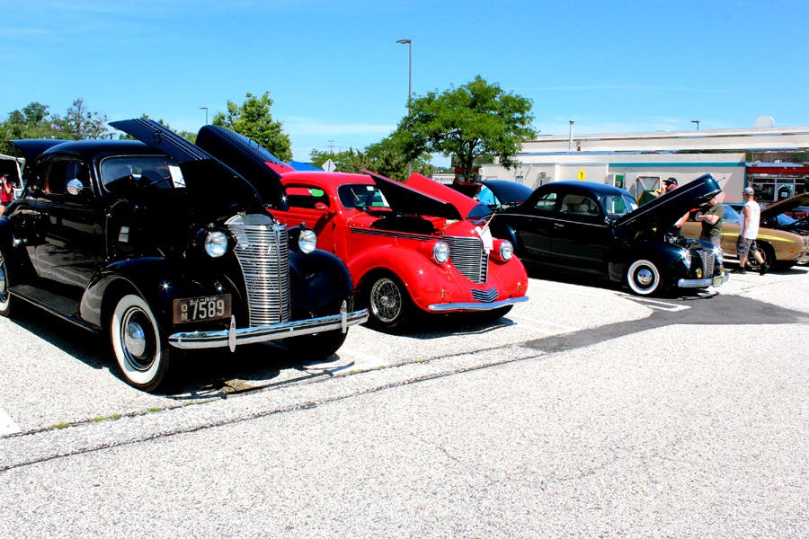 “Unofficial End of Summer” Labor Day Car Show at Silver Diner