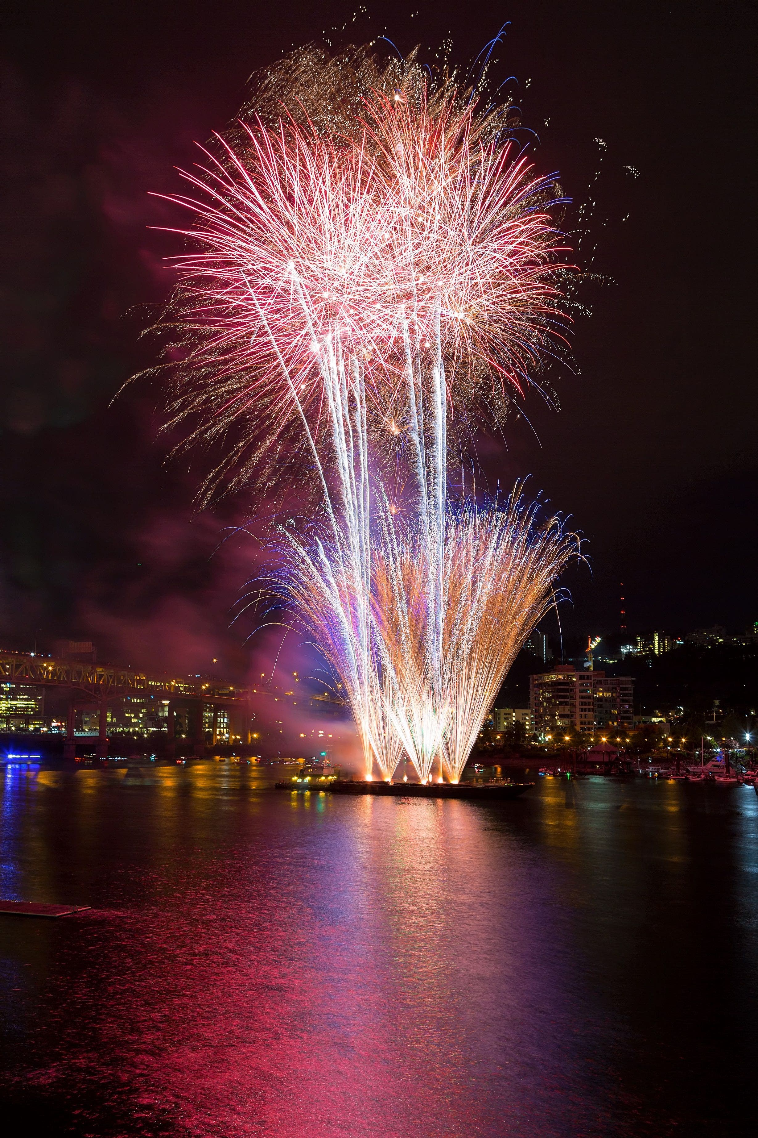 Rose Festival Fireworks Dinner Cruise