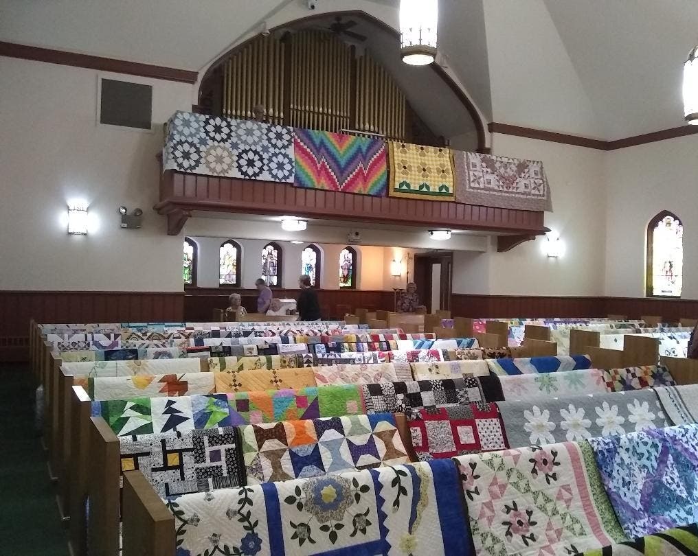 Village Quilters - Pieces of Peace - Free quilt show