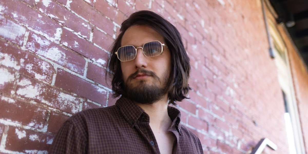 PATIO SHOW: Oliver Sayani